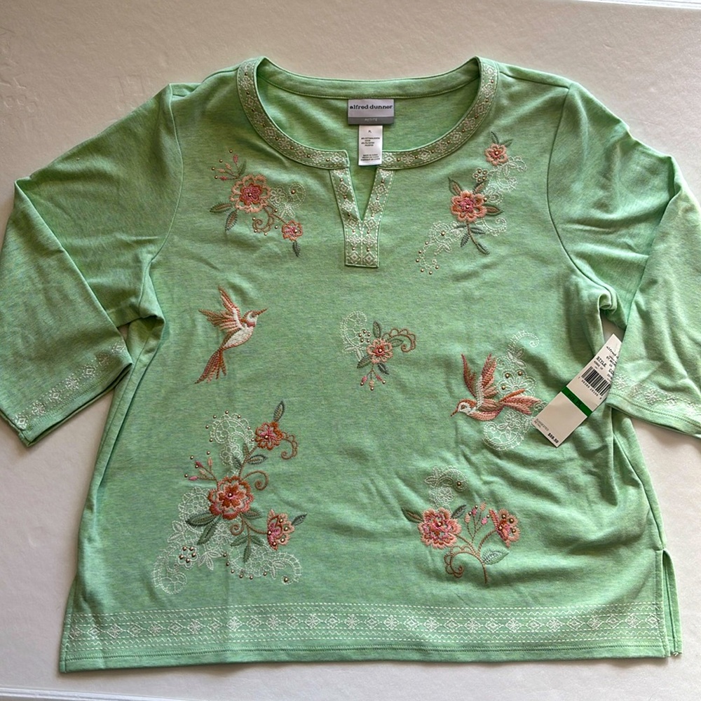 Alfred Dunner size Petite Large embroidered women’s 3/4 sleeve shirt